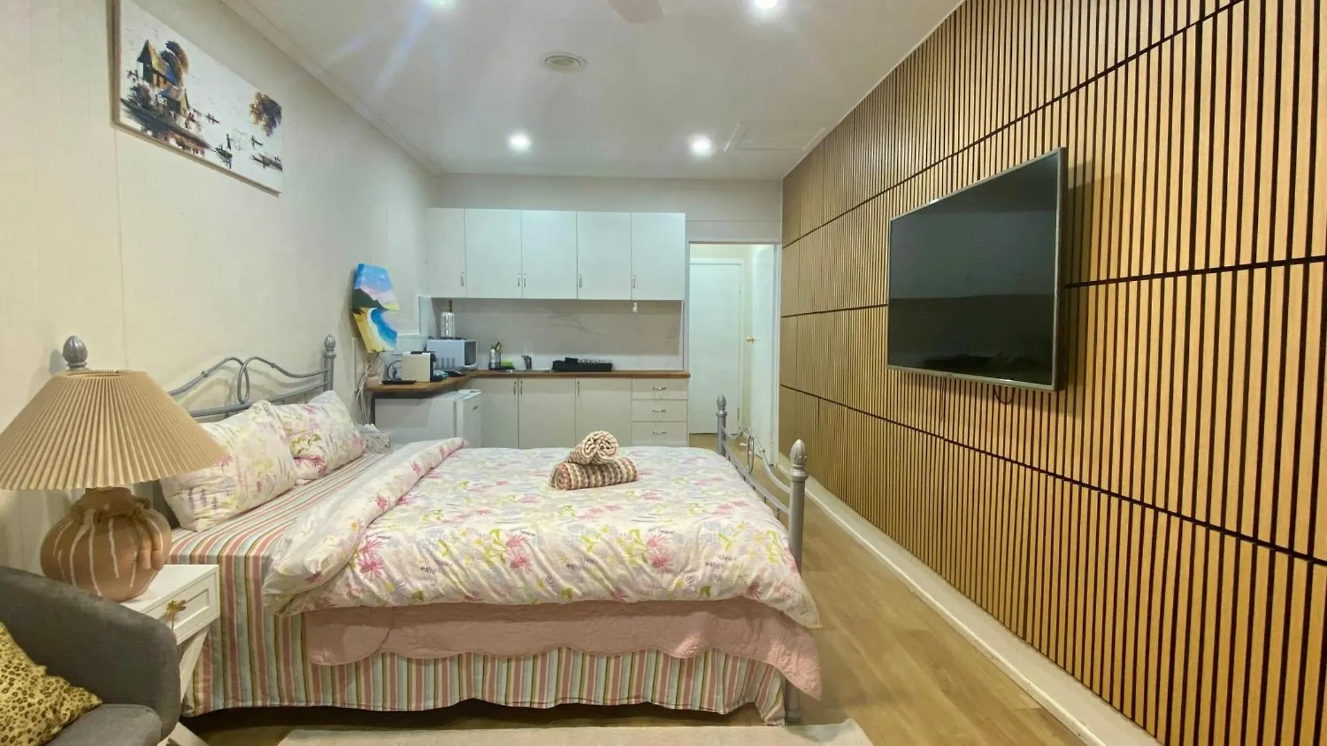 Modern Studio Room Retreat Toowoomba Holiday home